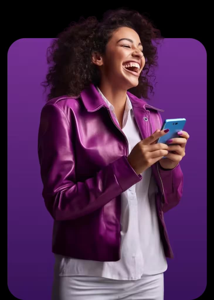 Cliente usando celular para solicitar BrandsCard
